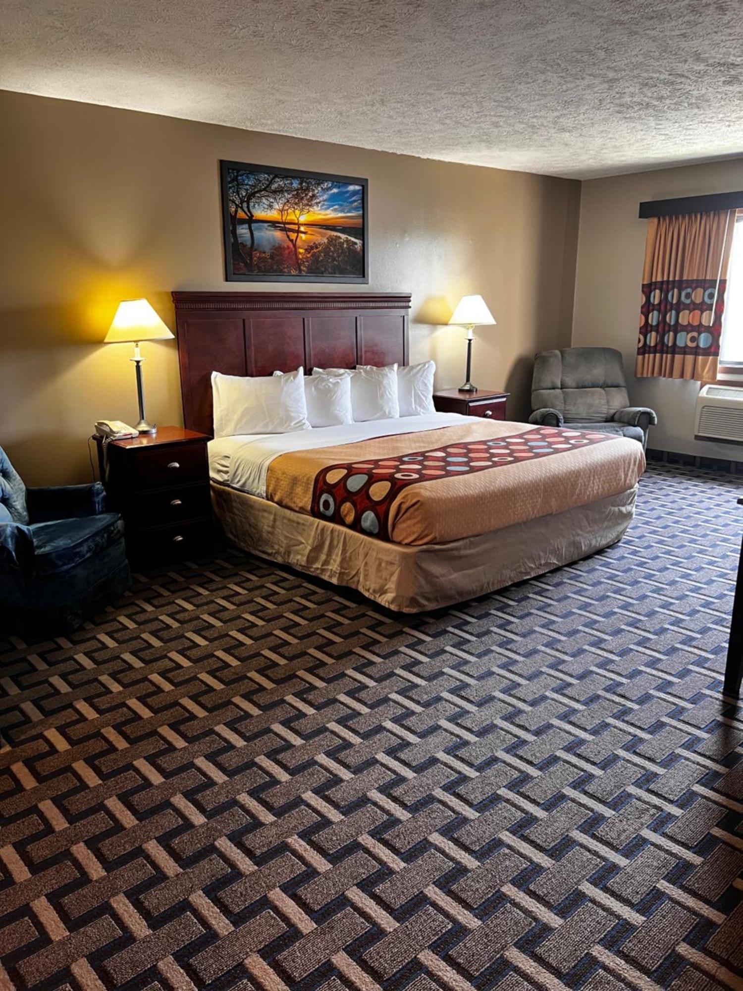 Sky Lodge Inn & Suites - Делаван Екстер'єр фото