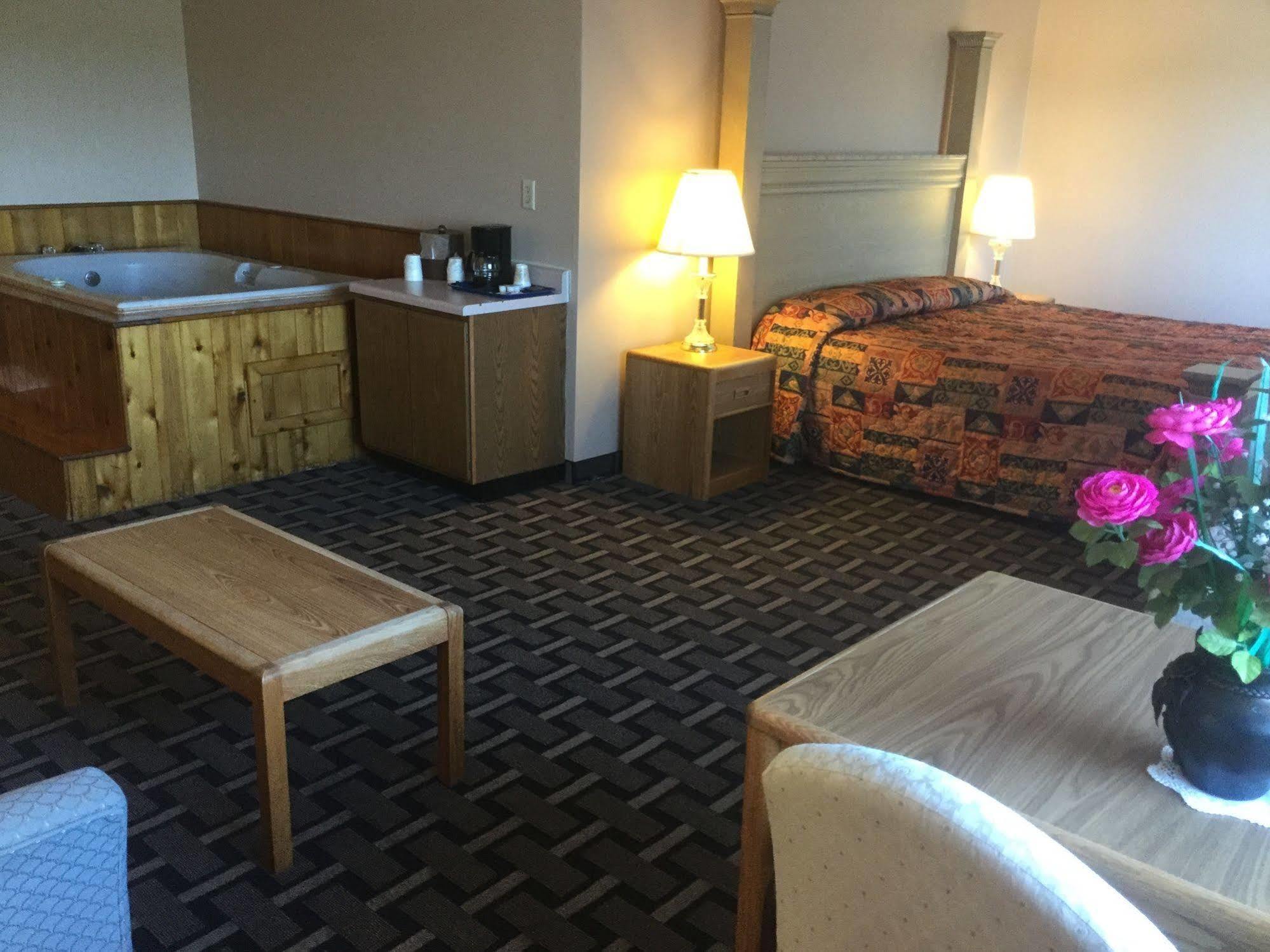 Sky Lodge Inn & Suites - Делаван Екстер'єр фото